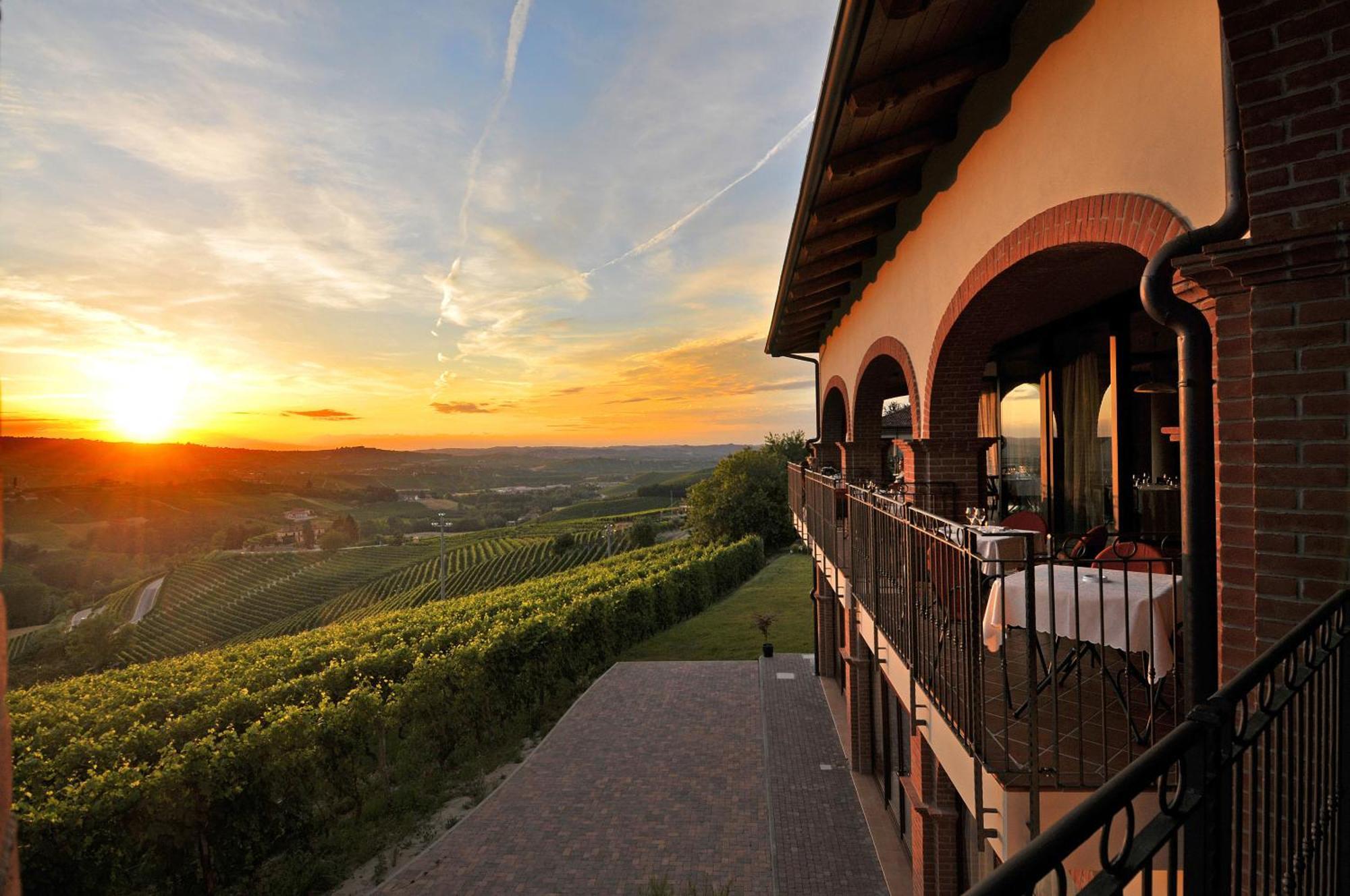 Tota Virginia Antico Podere Serralunga d'Alba Esterno foto