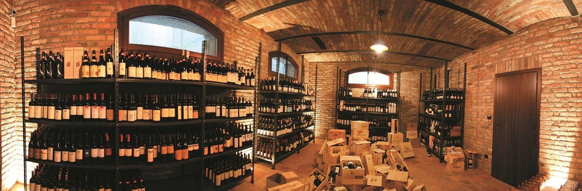 Tota Virginia Antico Podere Serralunga d'Alba Esterno foto